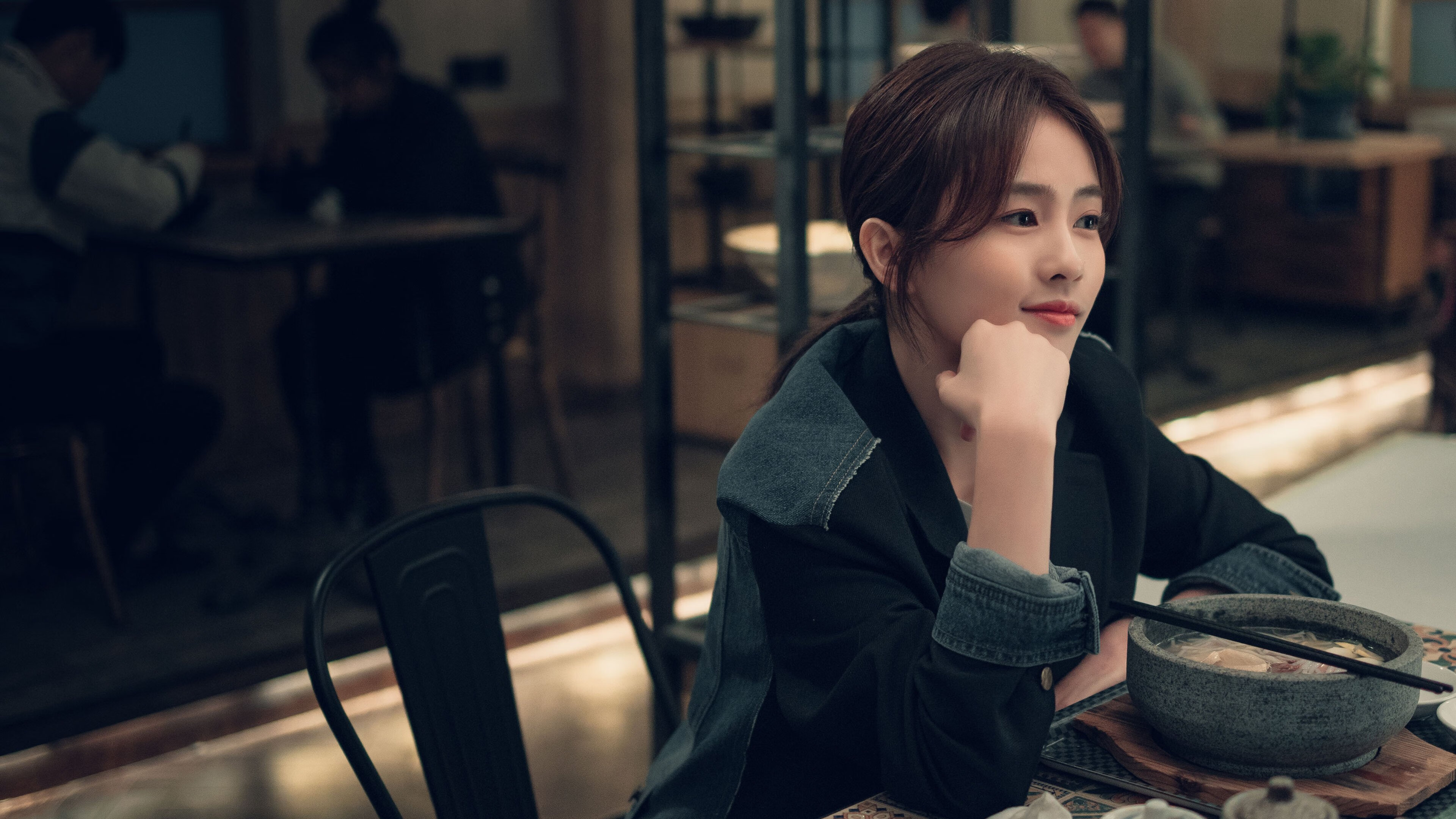 双前腰回撤提供更多出球角度，双前腰实况