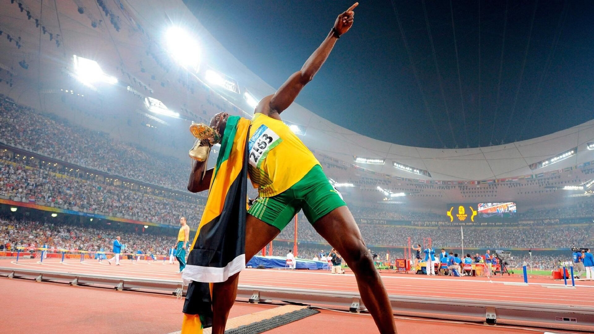 kaiyun体育综合-凯莉·麦基翁完美掌控仰泳节奏，凯莉麦基翁身高