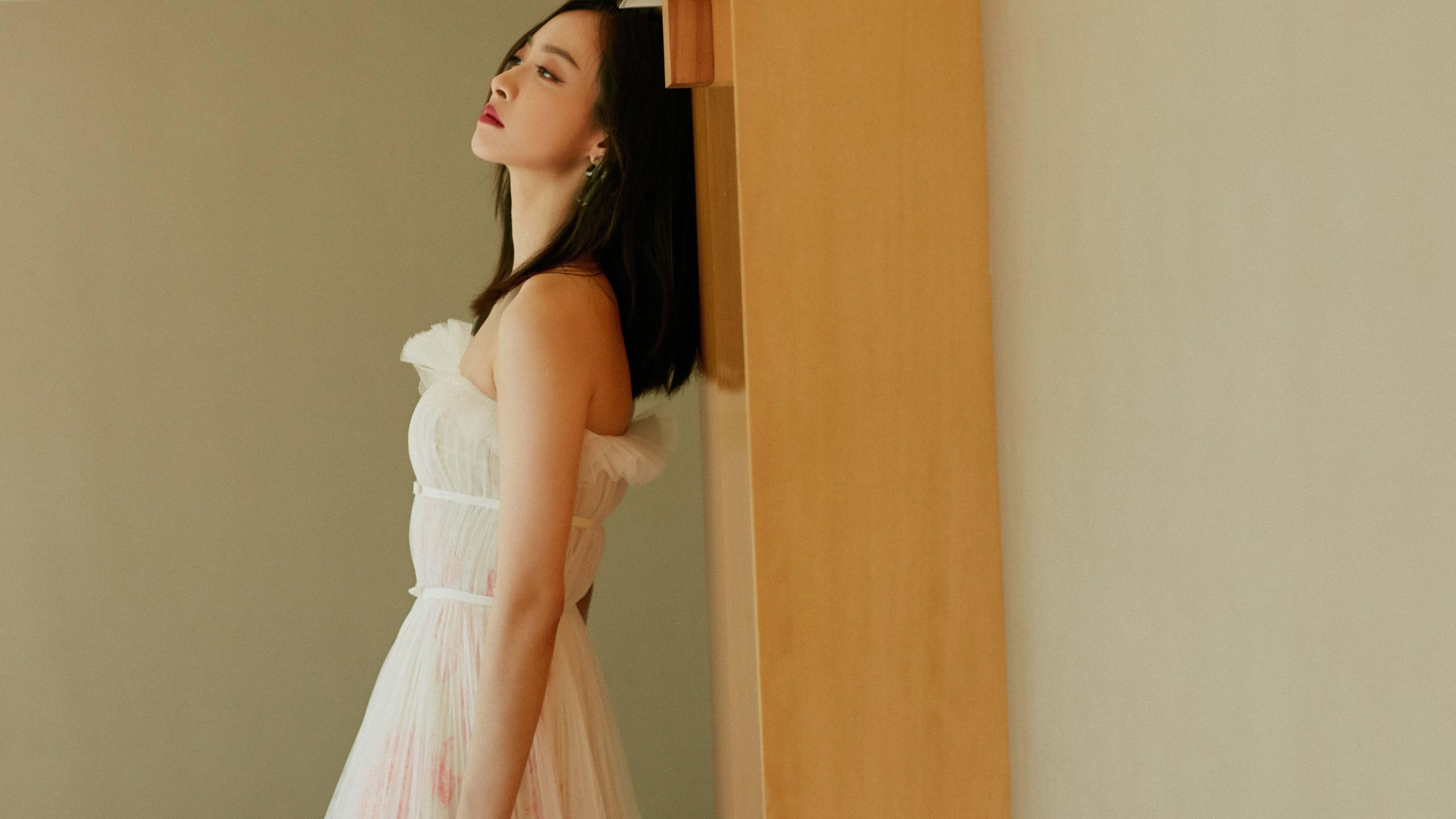 特色足球运动在边远地区农村中逐步普及，促进地区平衡发展，足球特色学校主题绘画